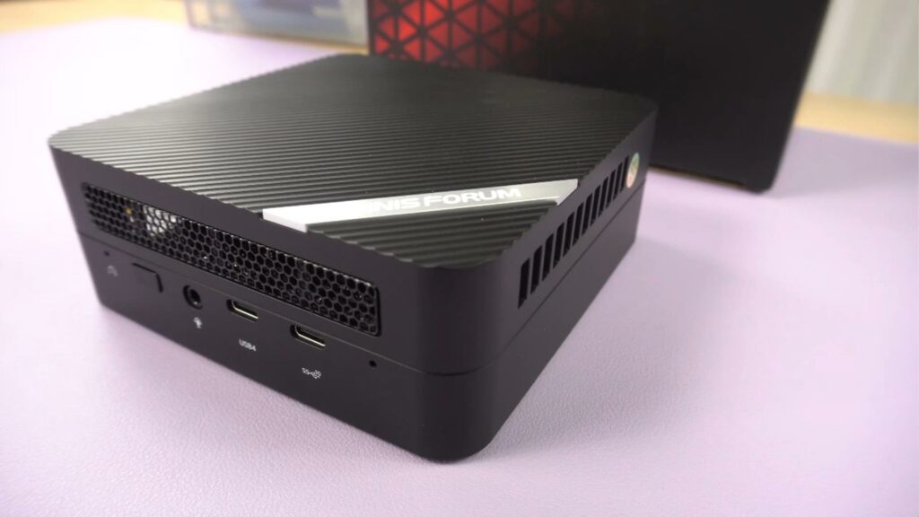 Minisforum UM690 Gaming Mini PC