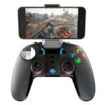 iPega 9099 "Wolverine" Gamepad - With a Smartphone in the holster playing a Game