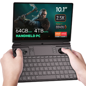 GPD WIN MAX  2 2024 Gaming Handheld PC bliver holdt, mens man spiller The Witcher