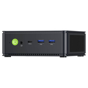 L'image représente le mini PC GMKTEC NUBOX M5, un dispositif informatique compact conçu pour la polyvalence et l'efficacité. Avec sa finition noire mate et élégante, il dégage une esthétique moderne. Son format compact lui permet de répondre à de nombreux besoins informatiques. Le logo GMKTEC est subtilement affiché sur l'appareil, ce qui lui confère un design minimaliste.