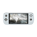 Consola portátil blanca AYANEO AIR Plus con pantalla de 6 pulgadas que muestra un juego de acción y fantasía con un personaje luchando contra un gran dragón blanco en un entorno montañoso nevado. La consola tiene un diseño de mando de juego clásico con un pad direccional a la izquierda, botones de acción (X, Y, A, B) a la derecha y un joystick a cada lado. El diseño ergonómico del dispositivo es elegante y moderno.