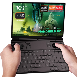 Bild des GPD Win Max  2 2025, einem Handheld-Gaming-PC mit einem 10,1-Zoll-2,5K-Touchscreen-Display. Er ist mit AMD Ryzen AI Pro 9 HX und Radeon 8000 Series Grafikkarten ausgestattet. Das Gerät ist mit bis zu 64 GB RAM und bis zu 4 TB M.2 SSD-Speicher ausgestattet und verfügt über integrierte Gaming-Bedienelemente und eine vollständige QWERTY Tastatur. Der Bildschirm zeigt eine futuristische Gaming-Szene mit lebendiger Grafik und unterstreicht die fortschrittlichen Leistungsfähigkeiten.