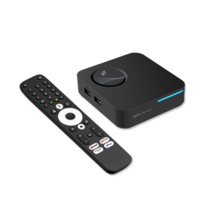 Un elegante set-top box RockTek GX1 di colore nero con una striscia LED luminosa, accompagnato da un moderno telecomando Bluetooth con tasti dedicati ai servizi di streaming.